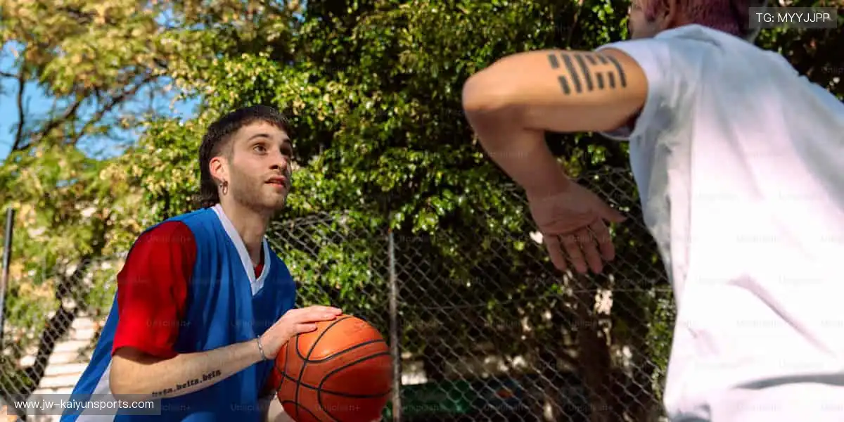 📱实时弹幕，全球球迷在线狂欢！💬